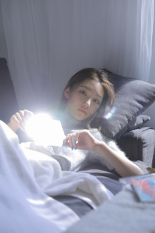 护士在床上撒尿